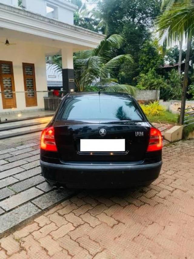 https://images10.gaadi.com/usedcar_image/3695160/original/processed_beae7fa1-a723-4e49-9b97-18e3fac1e421.jpg?imwidth=6401