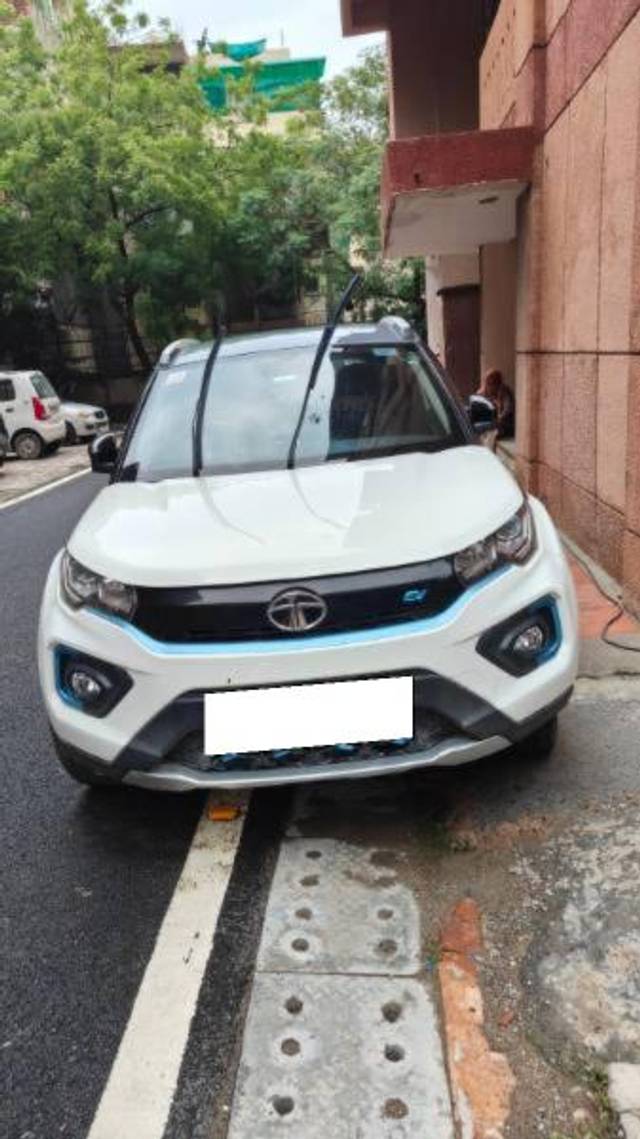 https://images10.gaadi.com/usedcar_image/3695220/original/processed_70e9854e-f3bd-479d-bda7-c793e6adc027.jpg?imwidth=6400