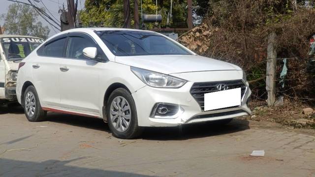 https://images10.gaadi.com/usedcar_image/3695241/original/processed_c5b24fbb-458c-44fd-8199-4b7ff5b82be2.jpg?imwidth=6400