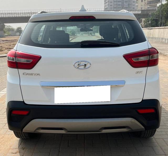 https://images10.gaadi.com/usedcar_image/3695253/original/processed_img2924936__usedcar_17_11461701323979_1701324000.jpg?imwidth=6402