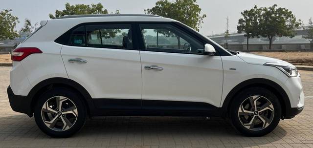 https://images10.gaadi.com/usedcar_image/3695253/original/processed_img2924936__usedcar_9_11461701323979_1701323992.jpg?imwidth=6401