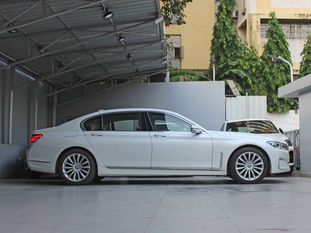 https://images10.gaadi.com/usedcar_image/3695258/original/img2924938__usedcar_3_2924938_1701328455.jpg?imwidth=6401