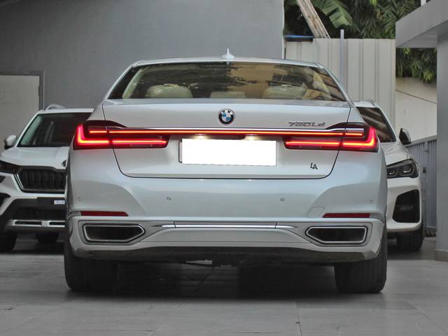 https://images10.gaadi.com/usedcar_image/3695258/original/processed_img2924938__usedcar_5_2924938_1701328455.jpg?imwidth=6402