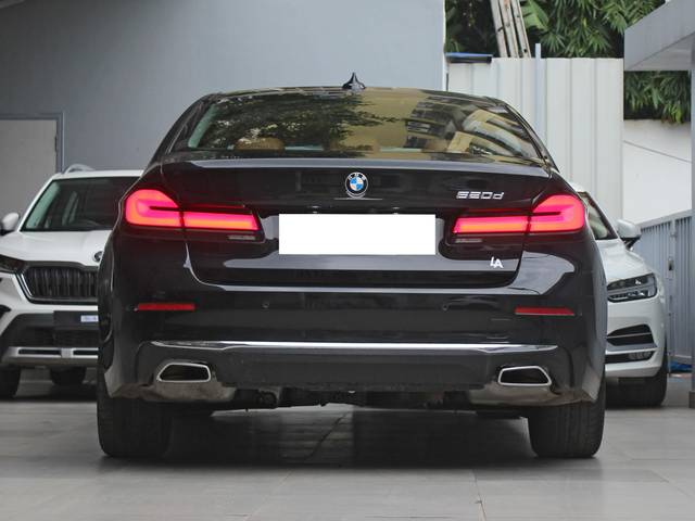 https://images10.gaadi.com/usedcar_image/3695276/original/processed_img2924946__usedcar_5_2924946_1701328796.jpg?imwidth=6402
