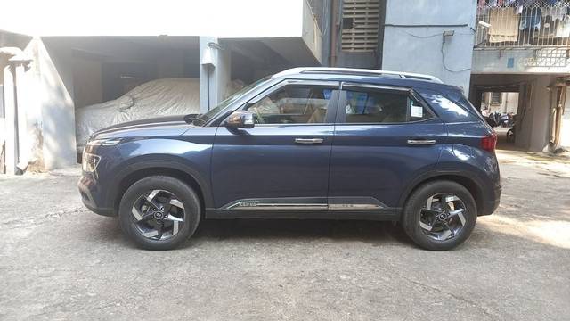 https://images10.gaadi.com/usedcar_image/3695320/original/23__VCC_IMG_1700715143075_1822850_95_1700715231.jpg?imwidth=6402