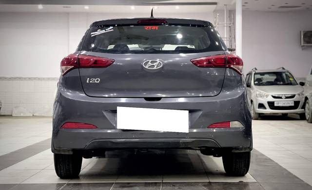 https://images10.gaadi.com/usedcar_image/3695334/original/processed_img2924979__used_car_2924979_1701331117.jpg?imwidth=6401