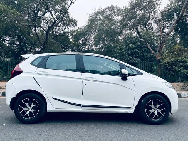 https://images10.gaadi.com/usedcar_image/3695398/original/img2925012__used_car_2925012_1701431221.jpg?imwidth=6401