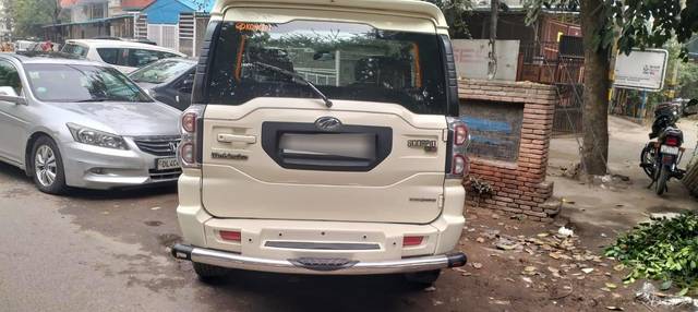 https://images10.gaadi.com/usedcar_image/3695404/original/processed_img2925018__usedcar_photo_2023_11_30_12_10_46_2925018_1701329246.jpg?imwidth=6401