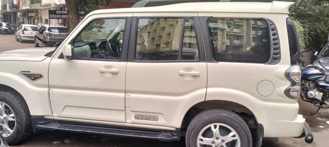 https://images10.gaadi.com/usedcar_image/3695404/original/processed_img2925018__usedcar_photo_2023_11_30_12_10_47_1__2925018_1701329246.jpg?imwidth=6402