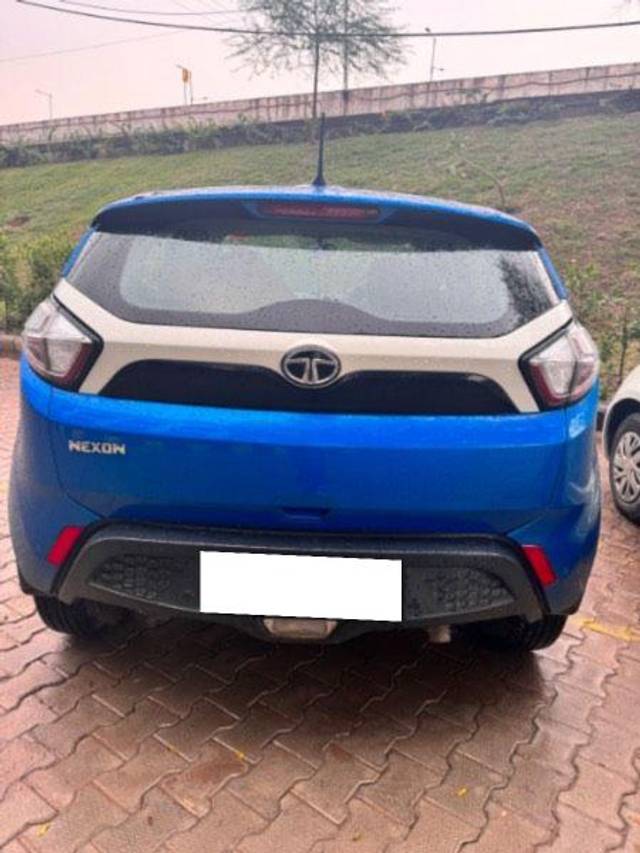 https://images10.gaadi.com/usedcar_image/3695424/original/processed_9c9ef2d1-476c-40fa-b273-ed10173256df.jpeg?imwidth=6401