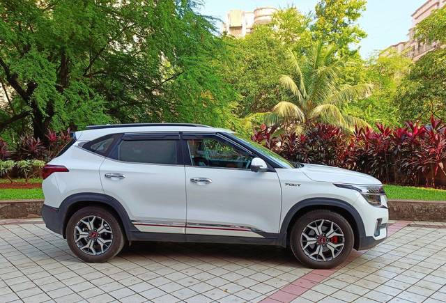 https://images10.gaadi.com/usedcar_image/3695433/original/processed_img2925036__used_car_2925036_1701328964.jpg?imwidth=6401