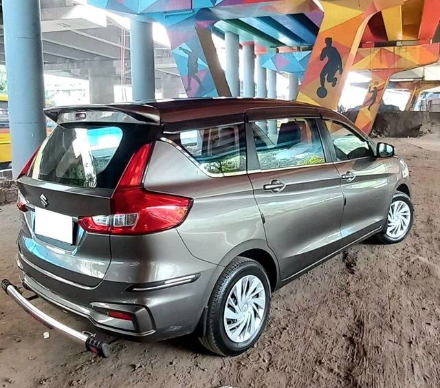 https://images10.gaadi.com/usedcar_image/3695445/original/processed_img2925042__used_car_2925042_1701414842.jpg?imwidth=6402