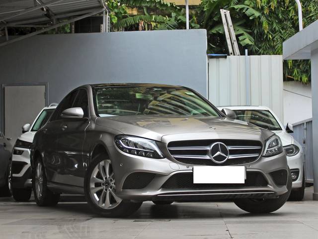 https://images10.gaadi.com/usedcar_image/3695447/original/processed_img2925044__usedcar_1_92171701329155_1701329160.jpg?imwidth=6400