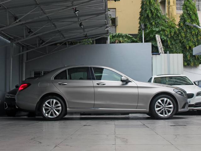 https://images10.gaadi.com/usedcar_image/3695447/original/processed_img2925044__usedcar_3_92171701329155_1701329163.jpg?imwidth=6401