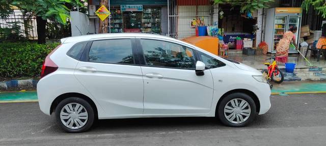 https://images10.gaadi.com/usedcar_image/3695476/original/processed_12e5e8e5-4c8e-4713-869d-27f2d74e987d.jpeg?imwidth=6401