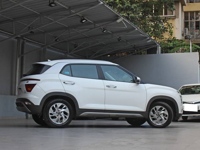 https://images10.gaadi.com/usedcar_image/3695486/original/processed_img2925071__usedcar_4_92171701329858_1701329868.jpg?imwidth=6401