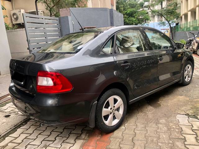 https://images10.gaadi.com/usedcar_image/3695518/original/img2925091__used_car_2925091_1701331053.jpg?imwidth=6401