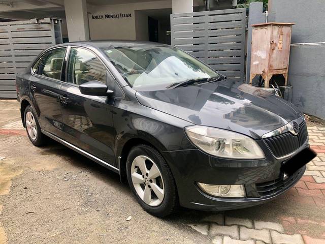 https://images10.gaadi.com/usedcar_image/3695518/original/processed_img2925091__used_car_2925091_1701331047.jpg?imwidth=6400