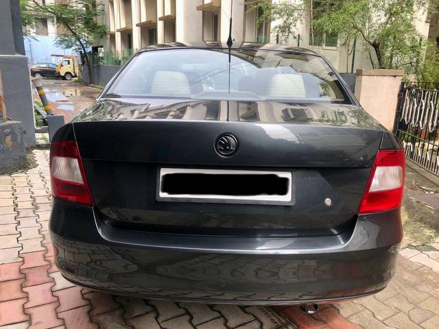 https://images10.gaadi.com/usedcar_image/3695518/original/processed_img2925091__used_car_2925091_1701331055.jpg?imwidth=6402