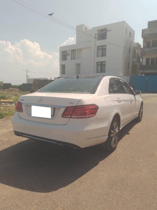 https://images10.gaadi.com/usedcar_image/3695552/original/processed_img2925116__used_car_2925116_1701331703.jpg?imwidth=6402