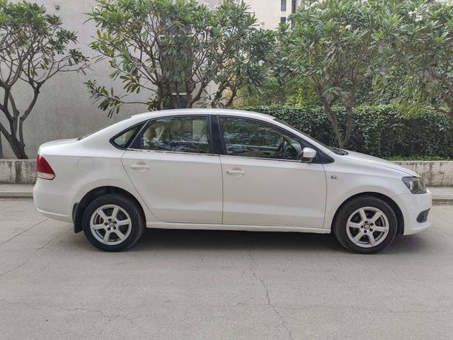 https://images10.gaadi.com/usedcar_image/3695556/original/img2925119__used_car_2925119_1701332081.jpg?imwidth=6401
