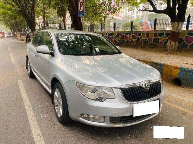 https://images10.gaadi.com/usedcar_image/3695561/original/processed_img2925122__used_car_2925122_1701331865.jpg?imwidth=6400