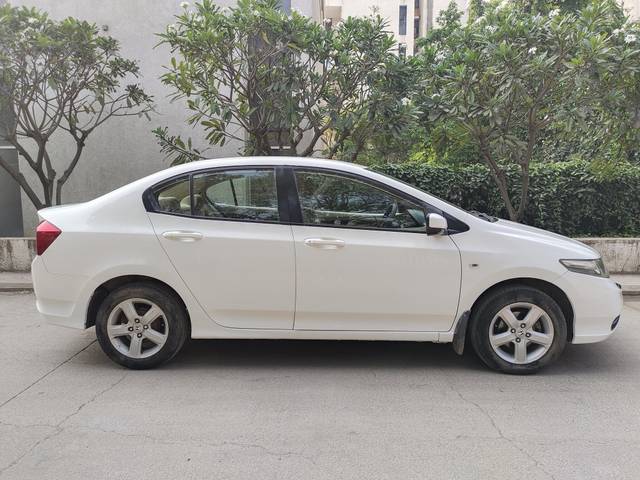 https://images10.gaadi.com/usedcar_image/3695562/original/img2925123__used_car_2925123_1701332379.jpg?imwidth=6401