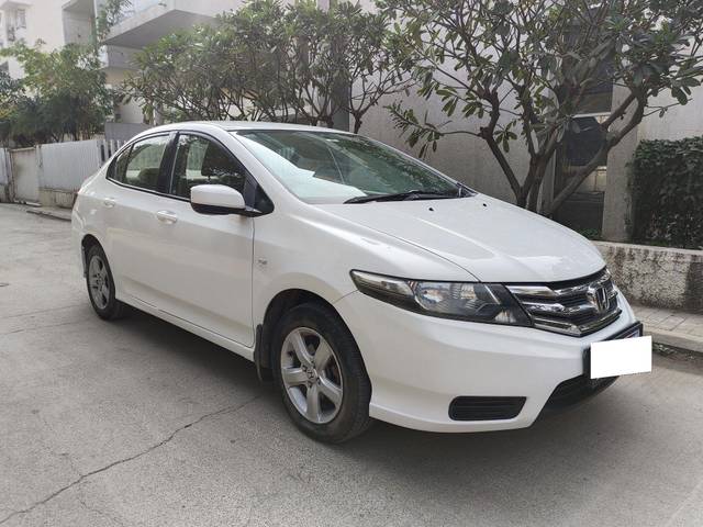 https://images10.gaadi.com/usedcar_image/3695562/original/processed_img2925123__used_car_2925123_1701332367.jpg?imwidth=6400
