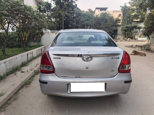 https://images10.gaadi.com/usedcar_image/3695567/original/processed_img2925126__used_car_2925126_1701332484.jpg?imwidth=6402