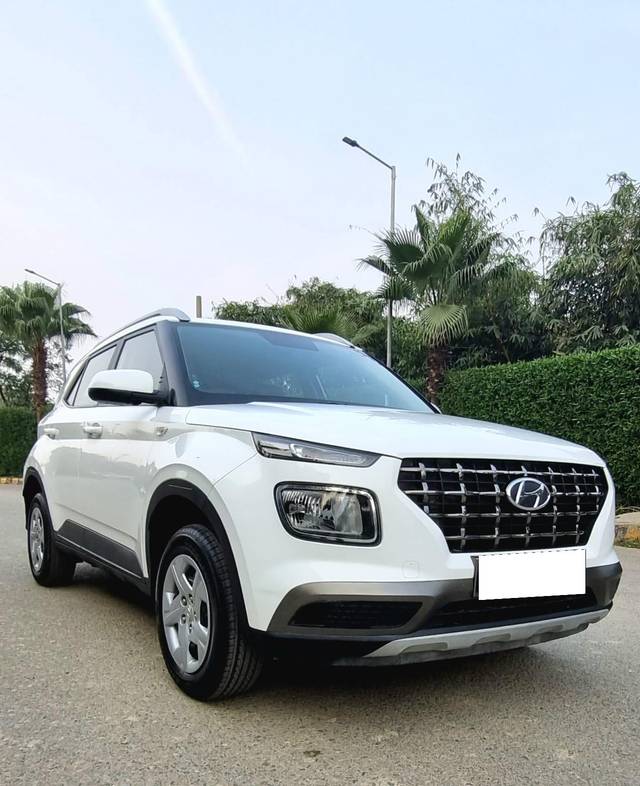 https://images10.gaadi.com/usedcar_image/3695569/original/processed_img2925128__used_car_2925128_1701332035.jpg?imwidth=6400