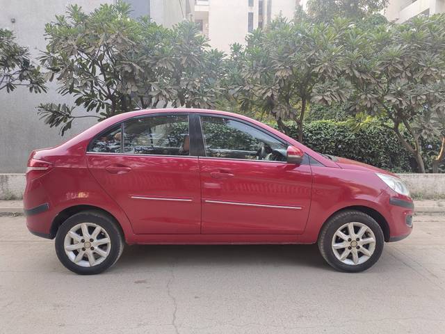 https://images10.gaadi.com/usedcar_image/3695586/original/img2925140__used_car_2925140_1701332648.jpg?imwidth=6401