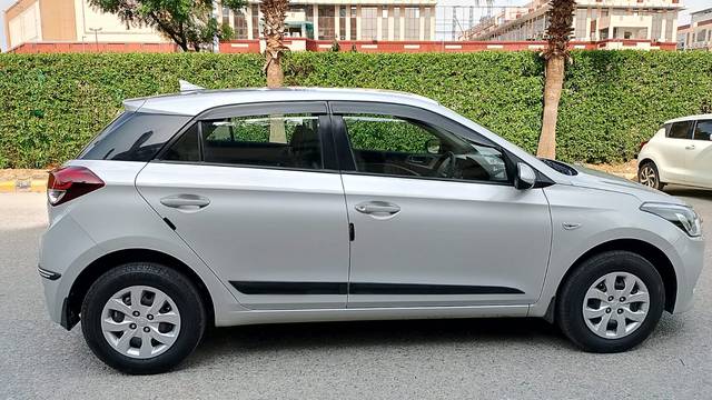 https://images10.gaadi.com/usedcar_image/3695587/original/img2925141__used_car_2925141_1701332362.jpg?imwidth=6401