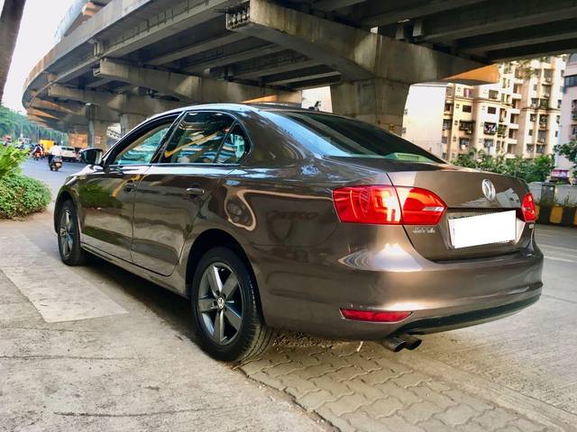 https://images10.gaadi.com/usedcar_image/3695607/original/processed_img2925155__usedcar_whatsappimage2023_11_28at55339pm_1__13771701332335_1701332387.jpeg?imwidth=6402