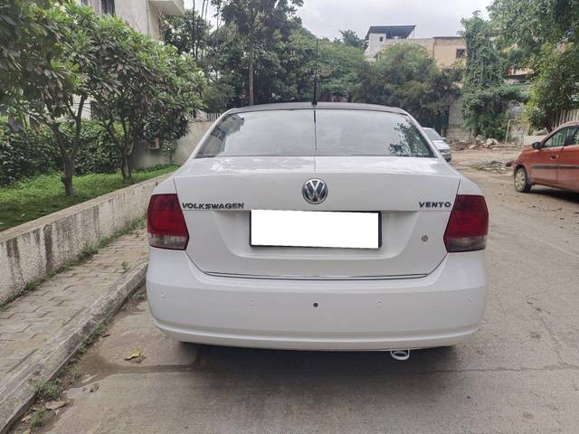 https://images10.gaadi.com/usedcar_image/3695614/original/processed_img2925160__used_car_2925160_1701332960.jpg?imwidth=6402