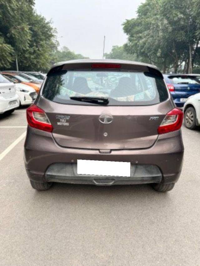 https://images10.gaadi.com/usedcar_image/3695632/original/processed_cc626e91-5270-4ee8-96b8-03b362bf408a.jpeg?imwidth=6402