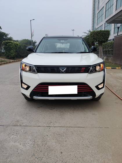 Mahindra XUV300 W8 Turbosport Dual Tone BSVI Mahindra XUV300 W8 Turbosport Dual Tone BSVI
