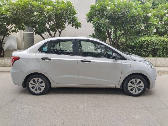 https://images10.gaadi.com/usedcar_image/3695642/original/processed_img2925183__used_car_2925183_1701333252.jpg?imwidth=6401