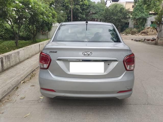 https://images10.gaadi.com/usedcar_image/3695642/original/processed_img2925183__used_car_2925183_1701333261.jpg?imwidth=6402