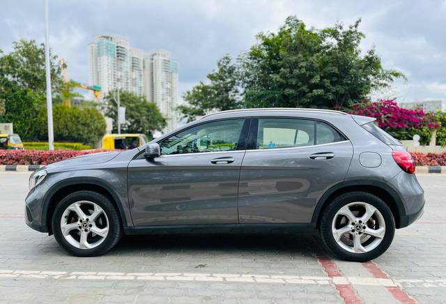 https://images10.gaadi.com/usedcar_image/3695643/original/processed_img2925184__used_car_2925184_1701333259.jpg?imwidth=6402