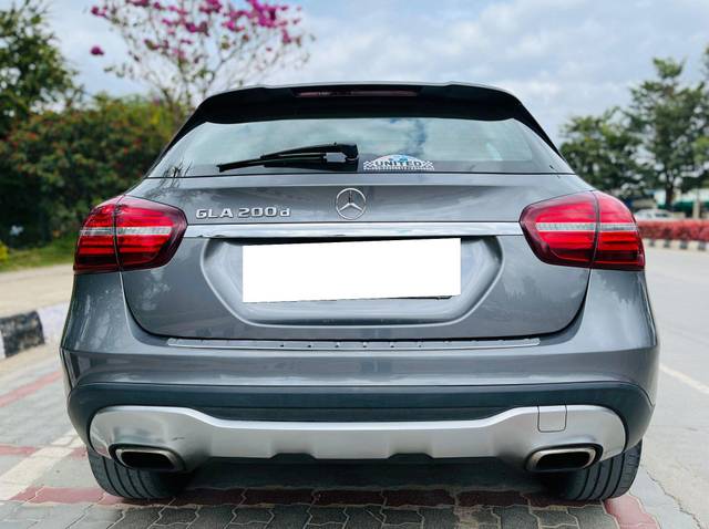 https://images10.gaadi.com/usedcar_image/3695643/original/processed_img2925184__used_car_2925184_1701333284.jpg?imwidth=6401