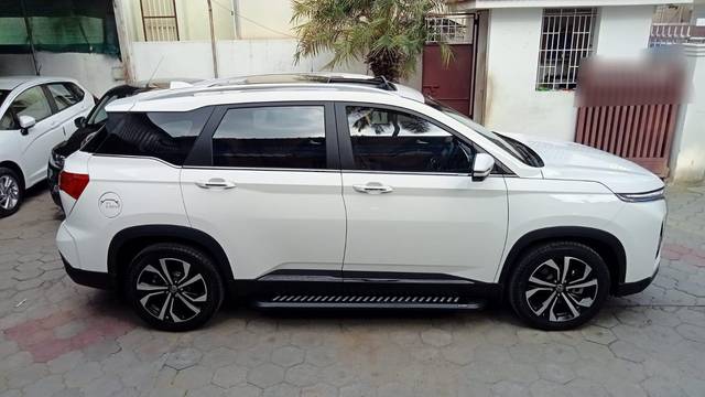 https://images10.gaadi.com/usedcar_image/3695662/original/processed_img2925191__usedcar_15_5701701333460_1701333480.jpeg?imwidth=6401