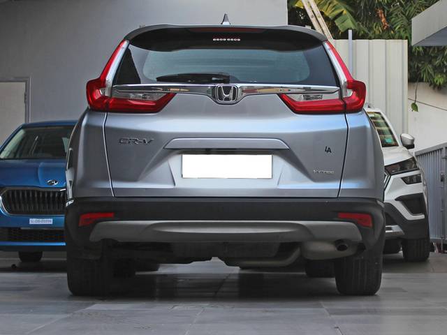 https://images10.gaadi.com/usedcar_image/3695673/original/processed_img2925196__usedcar_5_92171701333917_1701333922.jpg?imwidth=6402