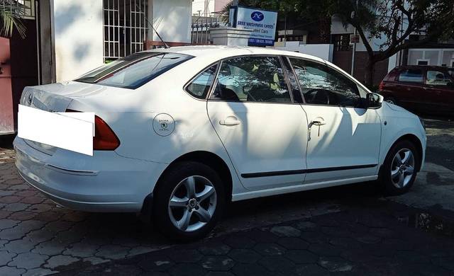 https://images10.gaadi.com/usedcar_image/3695674/original/processed_img2925197__usedcar_13_5701701333839_1701333875.jpeg?imwidth=6401