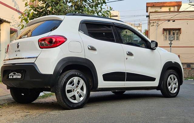 https://images10.gaadi.com/usedcar_image/3695687/original/processed_img2925204__used_car_2925204_1701334474.jpg?imwidth=6402