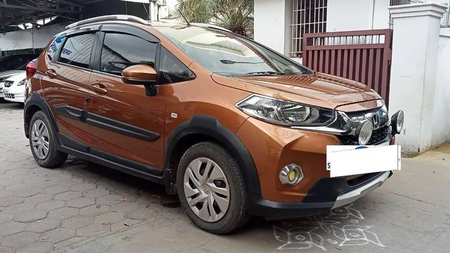 https://images10.gaadi.com/usedcar_image/3695730/original/processed_img2925225__usedcar_4_5701701335410_1701335468.jpeg?imwidth=6400