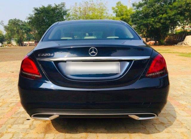 https://images10.gaadi.com/usedcar_image/3695746/original/processed_img2925233__used_car_2925233_1701336013.jpg?imwidth=6402