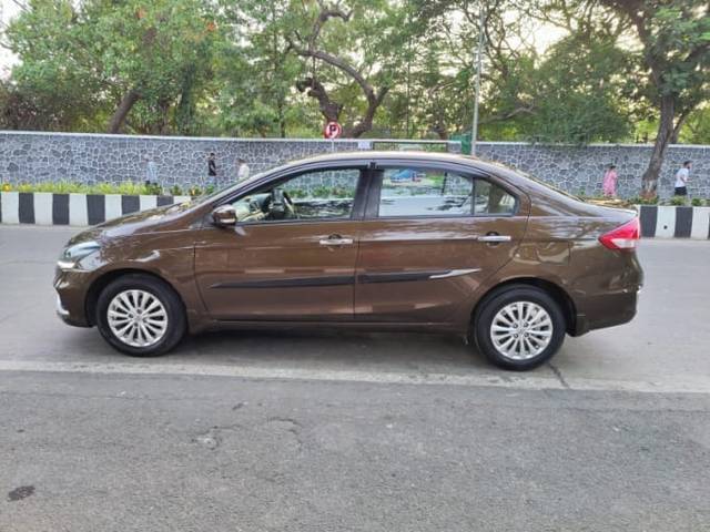 https://images10.gaadi.com/usedcar_image/3695751/original/img2925236__used_car_2925236_1701336389.jpg?imwidth=6401