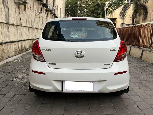 https://images10.gaadi.com/usedcar_image/3695754/original/processed_img2925238__used_car_2925238_1701336450.jpg?imwidth=6401