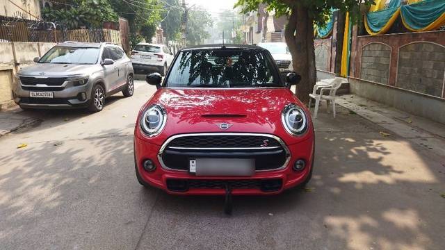 https://images10.gaadi.com/usedcar_image/3695764/original/23__VCC_1822929_94_1700728393.jpg?imwidth=6400