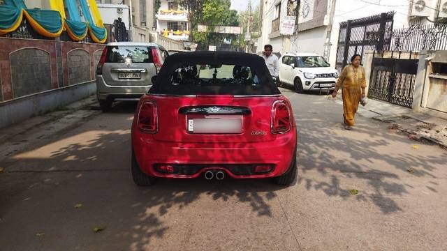 https://images10.gaadi.com/usedcar_image/3695764/original/23__VCC_1822929_96_1700728503.jpg?imwidth=6402